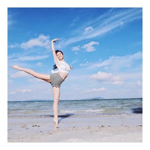 Dance on the beach 😎
.
.
Top bt @mdsindonesia @mdscollections 
Pants by @berskhaindonesia .
.
#likeforcomment #picoftheday #like4like #look #instalike #igers #instagood #followme #instacool #instadaily  #instagold #instadaily #picoftheday 
#clozetteid #beautynesiamember #charisceleb #hicharis #beautifuljournal  #indobeautygram #lykeambassador