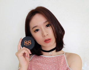 Look at this picture 😀 
Me with Smooth BB Powder from @ver88official.id 
And “before” : without BB powder
.
.
Good bye Thick Foundation .
.
#makeup #beauty #beautybloggers #clozetteid #charisceleb #hicharis #ver88 #koreanmakeup