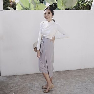 "Closer now than my skin and bones could dare, breathing deep within me, You are always with me." #clozetteid #ootd #whywhiteworks #igstyle #lookbook #looksootd