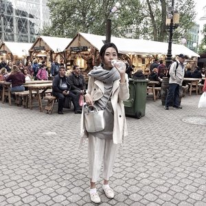 Travelling in April, it was delightful to stumble upon what looked like a Christmas market (although I'm sure it wasn't). #travelgram #wheninbudapest #wanderlust #clozetteid #ootd #lookoftheday #layers #ggrep #stylestalker