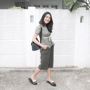 Complaining is mouth-farting. And like any farting, I don't mind hearing my own, but I don't want to hear anyone else's.

#clozetteid #ootd #allthingsgreen #streetstyle #ggrepstyle #casualstyle #saturdayfeels #wiwt #ootdshare #ootdgals