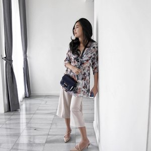 Watercolor tunic - zoom for deets.

#lotd #clozetteid #igstyle #ggrep