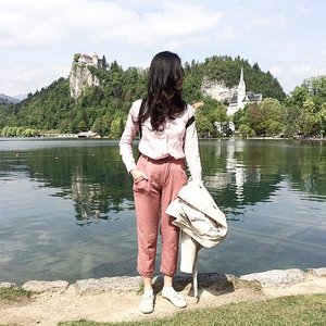When in #Slovenia ♡ Hiked up to the Bled Castle and tasted the Bled signature cream cake. 
#lakebled #travelgram #clozetteid #ootd #potd