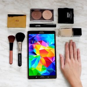 Make-up essentials.

#Clozette #ClozetteID #makeup #SuperTabS #gadgetcrush #flatlay #essentials