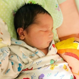 Bubu dan nenen itulah kerjaan qu 👶🏼😋-Axel 2 days old baby ..#newbornbaby #windanapregnancydiary #clozetteid