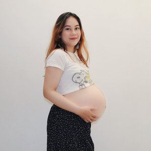 36 weeks and 4 days! Sometimes i’m daydreaming about my sweet boy. What is he doing inside my womb, What will he look like, when will i get to meet him? 😌We're counting the days now, stay happy and healthy my love 😚 👶🏼..#36weekspregnant #9monthspregnant #windanapregnancydiary #clozetteid #babybumpupdate