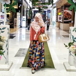 I am nothing more than what you actually see, but I am also the complete opposite ~ Keren Ann
.
.
.
Hijab & Skirt @alvis_collection27 💛💛💛
#gayagie #clozetteid #quotes #lifestyleblogger #modestfashion #modestfashion #saturdate #lovelife #lifeisnevaflat #lifelesson#hijabdaily #hijabdiary #hijabinspiration #hijabootdindo #hijabootdindonesia #hijabstyle #modest #modestwear #modeststyle