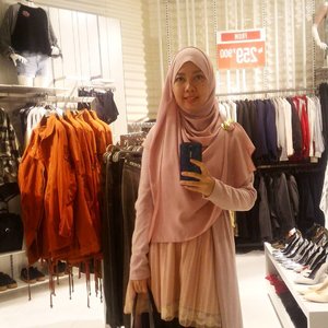 When will my reflection show, who I am inside ?

There's a heart that must be free to fly 
That burns with a need to know the reason why
.
.
.
#clozetteid #clozette #gayagie #weekengateaway #lifestyleblogger #lifeisnevaflat #selfreminder #lifelesson #hijabstyle #hijabblogger