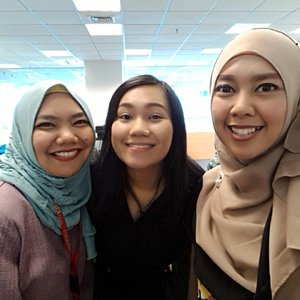 Say cheese @megaaain @nezzviana 😬😬😬
#bcisquad #clozetteid #clozette #friendship #lifeisnevaflat #lifestyleblogger #officelife #officestyle #officemate #officestory