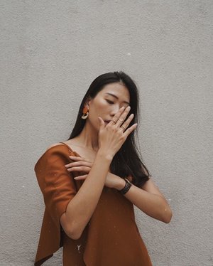 added some essential accessories to make-over all the looks, i love to wearing earrings and rings from @shopbystesi , now i am ready to go! ✨
#CuratedByStesi