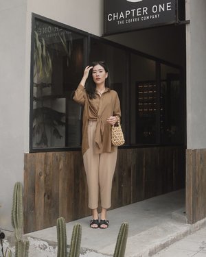 feeling the confidence to spend my upcoming weeks with a new outfit @petitecupcakes set and a pair of shoes from @vanillashoesid —— nowadays seeking for sth neutral color to easy mix-match, totally in love, swipe left for more detail ✨