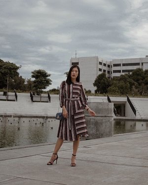 stay classy with ayla dress, the asymmetry cutting stripes pattern pair with its belt totally bring me to the next level of elegance look. i got mine from @label8store 💋
#womenxlabel8 
#travelwithlabel8