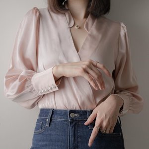 wearing soft color blouse with jeans to enjoy the reservation at home this friday 🤪
#dressupfriday