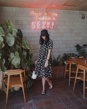 become a big fan of @cottontree.id , casual and comfyyy dress with super high quality printed material, pair it with sandals to get more casual looks! ✨