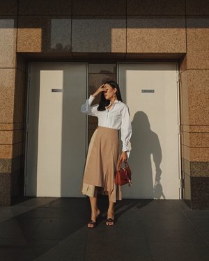 golden hour totally keep the best part of me —— i am wearing falcon white shirt and two sided moira skirt from @lebijoushop ✨