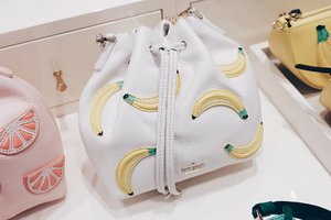 Who can't resist it's cuteness? 🍌🍌🍌 this is one of the cutest bags that I've ever seen. Fell in love with this bag at the first sight ❤️❤️❤️ #KateSpadeInd @katespadeny