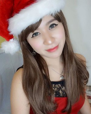 Merry christmas ! 🎄

#red #merrychristmas #clozetteid #starclozetter #selfie #throwback #christmas #selca #selcas #asian #santa #potd #ootd #fotd #girl #beauty #beautyblogger #indonesianbeautyblogger