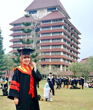 #graduationday #graduation #ui #universitasindonesia #magisterkenotariatan #magister #mknui #mkn #event #clozetteid #girl #graduate #start #starclozetter