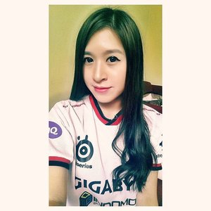 #selca #selfie #asian #chinese #chinesegirl #girl #beauty #beautyblogger #indonesianbeautyblogger #makeup #ulzzang #clozettedaily #clozetteid #clozette #fotd #potd #ootd #beautiesid #naturalmakeup #gamers #jersey #gamer #longhair #justforfun