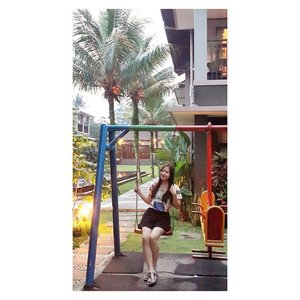 #relax #relaxing #potd #fotd #villa #summer #hills #beautyblogger #indonesianbeautyblogger #blogger #clozette #clozettedaily #clozetteid #ootd #play #playing #resort #holiday #swing