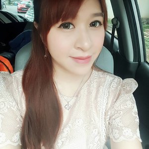 Aku baru cat pakai ETUDE Bubble Hair Coloring warna Wine Red. Di foto ini warnanya kurang "merah" ya 😟

Bingung cara pakainya?
Gampang banget lho, apalagi kalau kamu tidak sempat pergi ke salon.
Lihat cara dan Before after nya yah di blogku www.angelkawai.com 😘

#etude #bubblehaircoloring #winered #asian #korean #beauty #beautyblogger #blogger #indonesianbeautyblogger #selfie #selca #fotd #potd #starclozetter #clozetteid #etudebubblehaircoloring #girl #smile #naturalmakeup