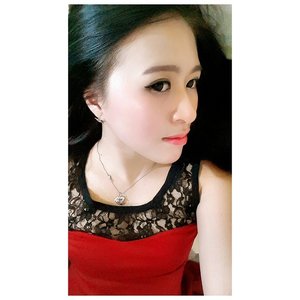 #selfie #selca #asian #girl #chinesegirl #chinese #me #blogger #clozettedaily #clozetteid #clozette #fotd #potd #red #justme #ulzzang #indonesianbeautyblogger #beauty #beautyblogger #makeup #side #selcas