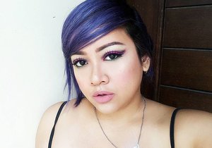 I love how this @adorecreative.indonesia in Purple Rage when start fading. It looks like royal blue at first, then it turns to greyish-smokey purple right now. Yaasss!

#dailylook #instabeauty #instago #motd #fotd #beautyblogger #indobeautygram #like4like #clozetteid #clozette