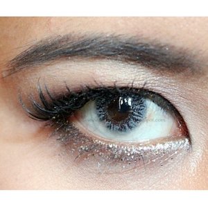 you can read d'tutorial for this eyemakeup on my blog #eotd #eyemakeup #glittermakeup #maya_mia #vegas_nay #beautyblogger #IBB #clozettedaily #clozetteID #instaphoto #makeupjunkie #bhcosmetic #japansoftlens #newyearspartyinspired