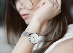 Want to get the same watch with Kendall Jenner and me?
Buy something good to treat yourself! Mine is Classic Petite 32mm! Not only just Mesh strap, they also have New leather strap arrival!
Go visit www.danielwellington.com to pick yours and remember to use my 15%OFF discount code “wulanwu” when purchasing! What are you waiting for? Go get it! www.danielwellington.com @danielwellington #DWpickoftheday #dwclassicpetite #clozetteid #LYKEambassador #wristporn