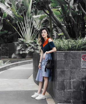 Comfy friday outfit wearing @sukithelabel from @loveandflair top paired with @ontherocks11 skirt 👣👣
📸 @devolyp 
#lookbookindonesia #looksootd #cgstreetstyle #ggrepstyle #lykeambassador #ootdindo #clozetteid #vscodaily