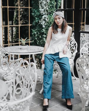 Never go wrong and keep in style with white and denim @veylstore @theetc_id 🙄🙄
#whiteanddenim #clozetteid #ggrep #cgstreetstyle #looksootd #lookbookindonesia