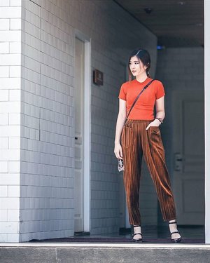 Some of my favorite collection from @wear.hype, the baggy pleats pants 😍😍 Have you owned one? Make sure you drop by our booth, Today 10am-10pm at @3daysmarket bazar, Tunjungan Plaza 3 lt.6 💃💃
#clozetteid #lookbookindonesia @lookbookindonesia #looksootd #cgstreetstyle #mexhype #ootdindo