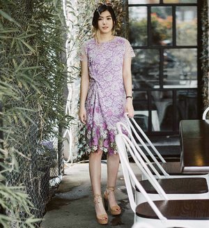 Wrap up in @felomenasimpher lilac lace dress 👗
#clozetteid #lookbookindonesia #looksootd #ggrepstyle #cgstreetstyle #elleindonesia #ootdindo