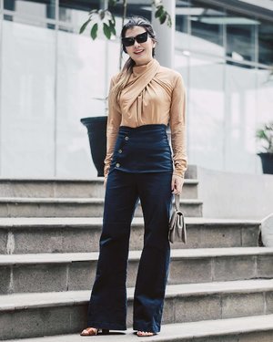 Loving how this Jade high waist wide leg pants give a lenght to my height! More photos airing on the blog now, link on bio 🤗
Pic by @katherinlakz taken at @marvellcity 😘
#POMELOsquad #tryPOMELO #clozetteid #looksootd #cgstreetstyle #ggrepstyle #lookbookindonesia #ootdindo #officeootd