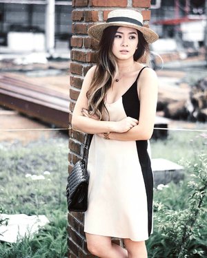 Welcoming April in @pomelofashion Noely Slip dress and fav hat from @topi.nara 
Happy weekend guys!
#clozetteid #tryPomelo #PomeloSquad #ggrepstyle #looksootd #summeroutfit