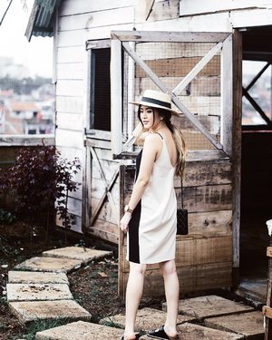 Nude look in @pomelofashion Noely slip dress and @topi.nara boater hat 👚👒
#tryPomelo #PomeloSquad #clozetteid #lookbookindonesia #cgstreetstyle #looksootd #ggrepstyle