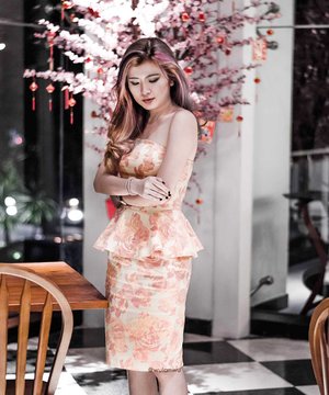Still in #cny mood, wearing @iconettecloset bustier dress 😍😍
#clozetteid #cgstreetstyle #lookbookindonesia @lookbookindonesia #looksootd #ootdindo