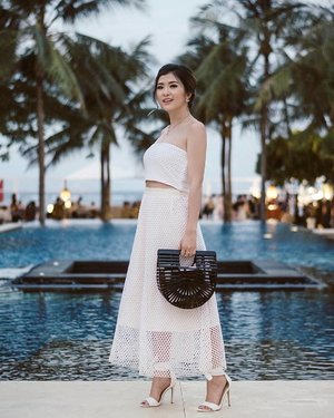 Same outfit, different occasion, casual wear or evening wear, this Sasi Set from @loveandflair is just 💖💖💖
#loveandflairootd #baligasm #baliescape #baligateaway #balirotan #thebalibible #clozetteid #lykeambassador #summervacay