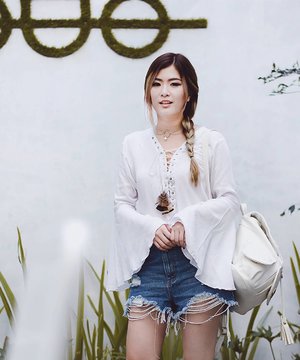 Closer look to my currently fav lace up top from @vt_bali 😍😍
#clozetteid #ggreptrend #cgstreetstyle #ggrep #teenvogue