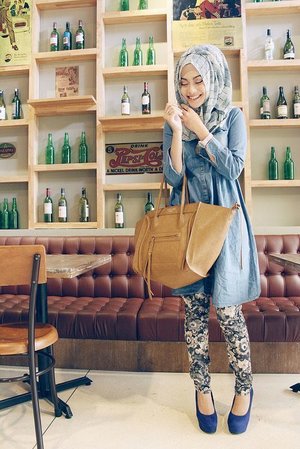 You can mix printed hijab and printed pants with denim shirt like this. Try it and be more stylish