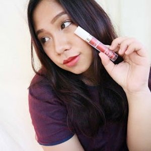 Shade Elizabeth dari lip paint @zoyacosmetics dan ini merupakan lip cream metallic yang pertama aku cobain dan sukak 💙
.
.
#BeautiesquadxZoya #ZoyaCosmetics #Beautiesquad #ZoyaMetallicLipPaint #EasilyLookinGood
.
.
.
.
#clozetteid #makeup #skincare #fotd #like4like #beautyblogger #sbybeautyblogger #indonesianblogger