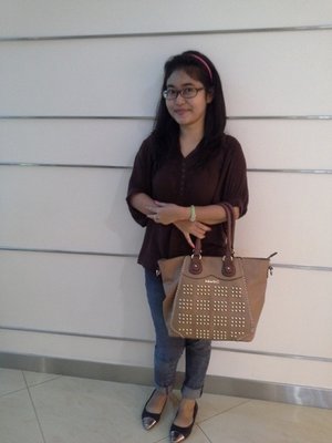 Casual day with brown handbag #AcerLiquidJade #ClozetteID