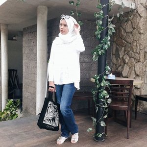 Here's my #FashionFlashback for #COTW!Wearing my old white vest and blouse, and blue jeans!Upload yours now #ClozetteID