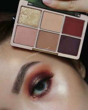 DISKON NI PALETTE LINK DI BIO AKOOOH CUUUSSS ____________As you guys know im not into Korean eyeshadow palette as i have that mindset that Korean palette has always been subtle and too shimmery to my liking.Tau sendiri ya saya tu cut crease-an mele 😆To my surpriseee ya'll,  this palette is beyond my expectation -- in a good way of course. Bisa juga diatur jadi eyemakeup western-esque beginich.Nanti kalian lihat ya pigmentasi nya di video tutorialku on next post. Not to mention, the fallouts are barely thereeee. Rapihhhh gak rontok2 😭❤️ Baiqelah @chicaychico_official kamu hebaaaat 🙆🙆 sarangheyooook 🤟Anw mines in the shade WINE BURGUNDY.THANK YOU @charis_celeb @hicharis_official #chicaychico #oneshoteyepalette #charisceleb