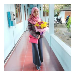 Beautiful and colorfull flower gonna cheer your day up🌸.....#clozette #clozetteid #ootd #hijabootd #hijabootdindo #hijabootdsolo #igerssolo