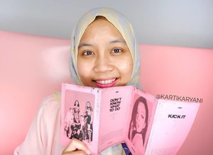 Got my girls on my hand. Gonna upload new video, Unboxing Blackpink🖤💗 Kill This Mini Album Pink Version🙆‍♀️🤩..Check @skyd.id for your Kpop supplies😆😉.#ClozetteID #blink #blackpink #killthislove #unboxingalbum #blackpinkalbum #kpopalbum  #albumblackpink #kartikakpopjourney