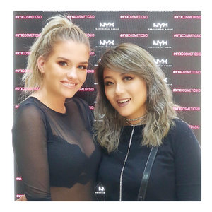Last week was a great opportunity to met @ssssamanthaa and @rosharofficial and also a great great time meetin the beauty fella! Spot em on the next slides..! 🤣
Thank you so much @jaquelicious And @nyxcosmetics_indonesia .
.
@indobeautygram @beautynesiamember 
#indobeautygram #indobeautyvlogger #indobeautyinfluencer #instabeauty #beautynesiamember #clozetteid #dailygirlsfeed #universomakeup #wakeupandmakeup #universodamaquiagem_oficial #undiscovered_muas #bretmansvanity #featured_my_makeup_art #makeuplover #makeupenthusiast #beautyenthusiast  #wakeupandmakeup #instamakeup #instadaily #nyxcosmeticsid