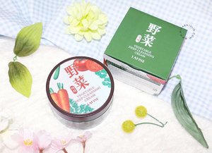 We all know that vegetables are good for our health, but what about for our skin?Lavine Vegetable Deep Cleansing Cream is made from vegetables such as parsley, carrot, cucumber, tomato and water parsleyRead more:miharujulie.com#clozetteid #BNTNews #korean #cleansingcream #review #blogger