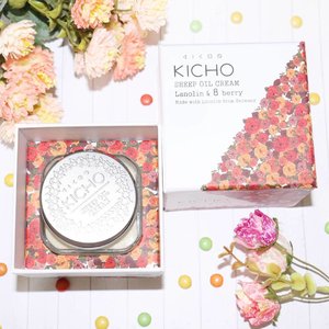 I was excited to review Kicho Sheep Oil Cream! But before the animal lovers will scream and run I can assure you that no animal have been harmed for the production of this cream. 
The cream is made from pure lanolin & combined with multi-vitamins from eight types of berries provide comprehensive care for the skin: moisturizing, whitening and anti-oxidizing.

#clozetteid #kicho #miharujulieblog #indonesiablogger #miharujuliereview #miharujuliephotograhy