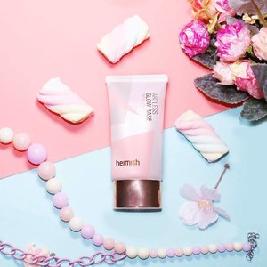 I love this Artless Glow Base from Heimish. It is a highly versatile product and Gives my skin a hint of glow. It's high SPF provides enough protection (SPF 50+ PA+++) @stylekorean_id @stylekorean_global #stylekorean #stylekorean_id #heimish #clozetteid #koreancosmetics #primer